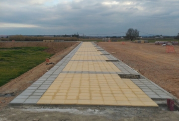 EJECUTANDO PAVIMENTACIÓN DE ACERADOS EN URBANIZACIÓN DE AVDA. DE ELVAS BADAJOZ